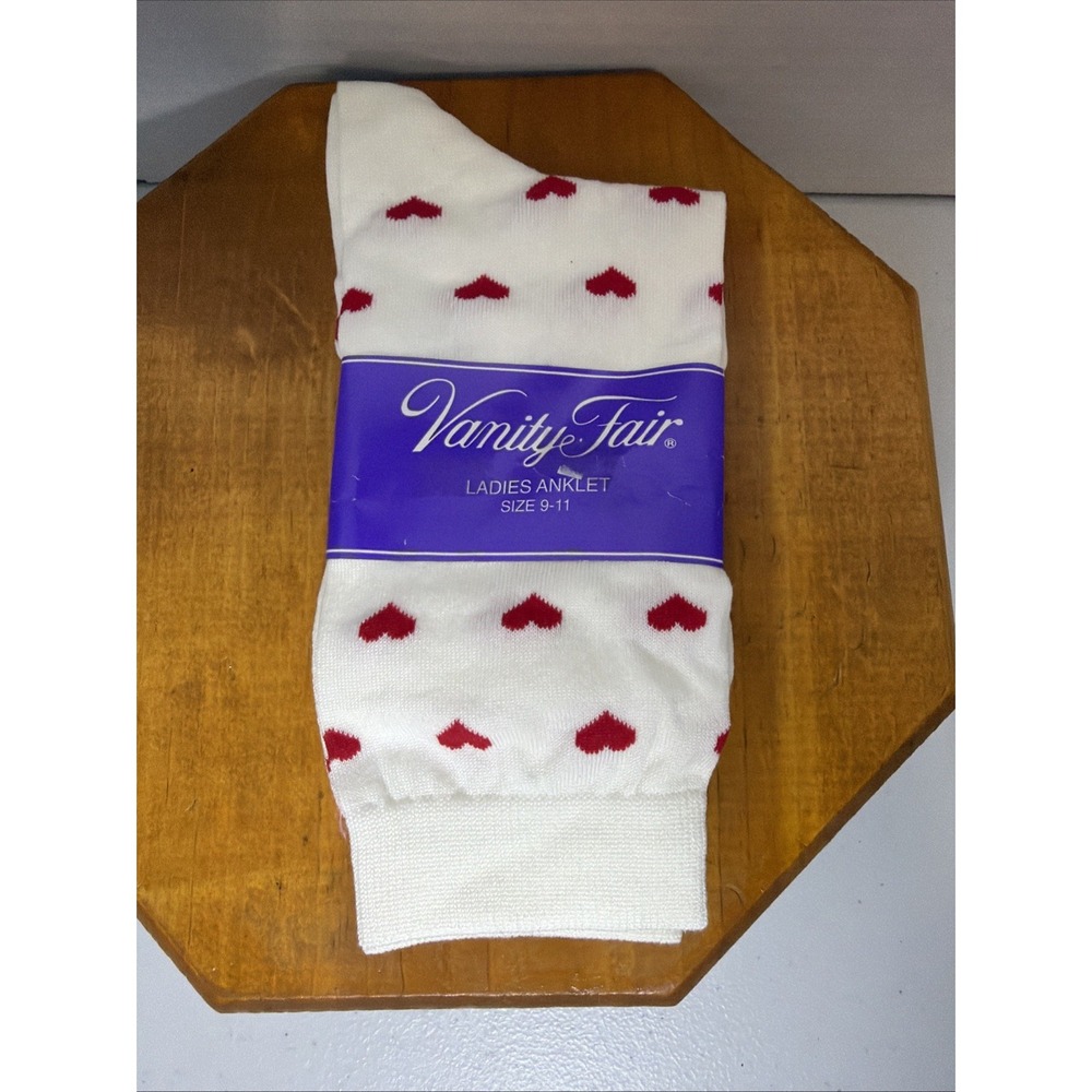 Vintage Vanity Fair Heart Socks White Red NWT women size 9-11